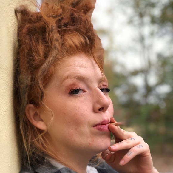 Meet your Poshers, Angel & Scarlet - Picture 5 of 8